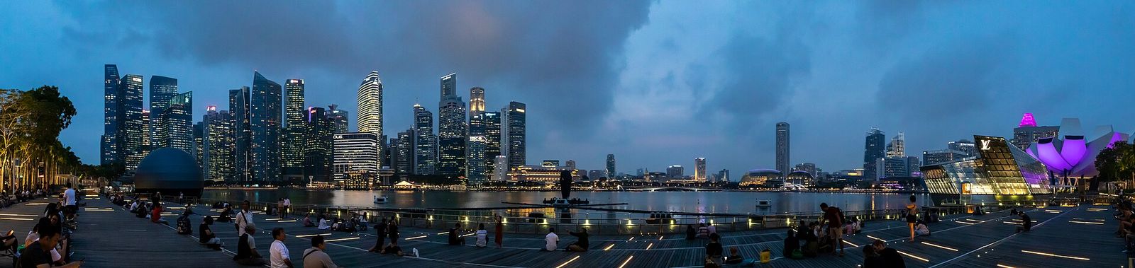 Marina Bay and the Singapore skyline at night